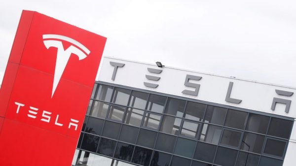 Tesla drives toward $1 trillion club on record Hertz order
