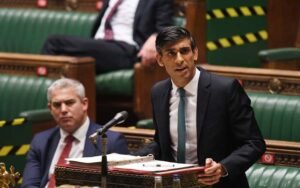 UK economy in recession, threatening Sunak's election